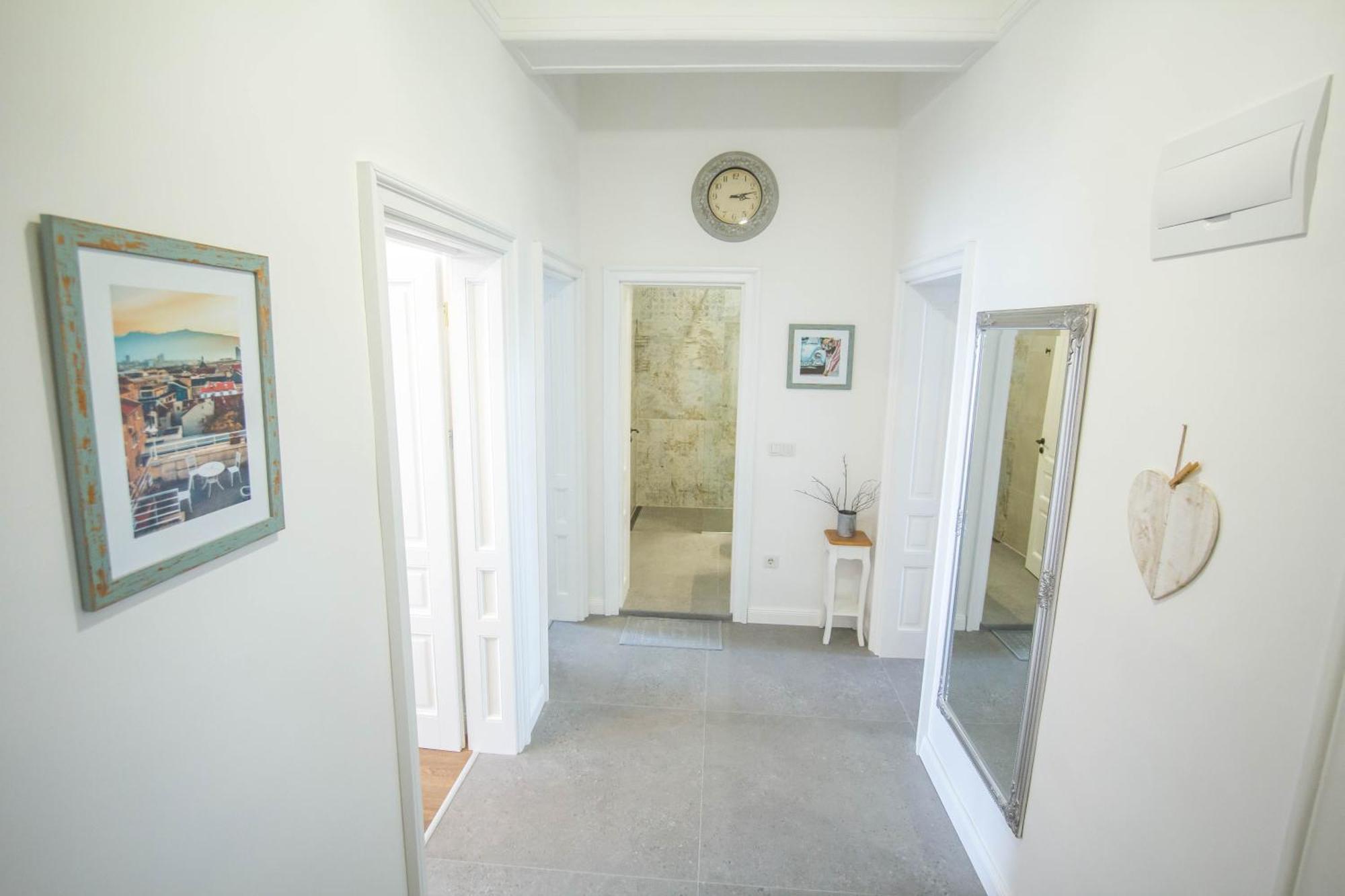 Lion'S Bridge Boutique 2Bdrm Apt, Top Center Gem Sofia Ngoại thất bức ảnh